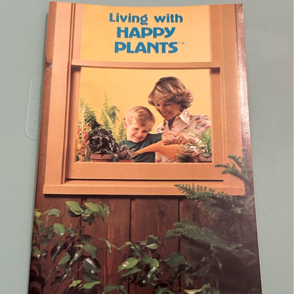 Living With Happy Plants Reference Guide Booklet + Color Photos 34 Pages - Picture 1 of 2